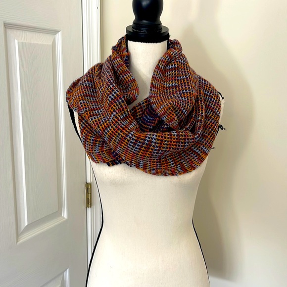 BCBG generation Circular Neck scarf - Picture 1 of 2